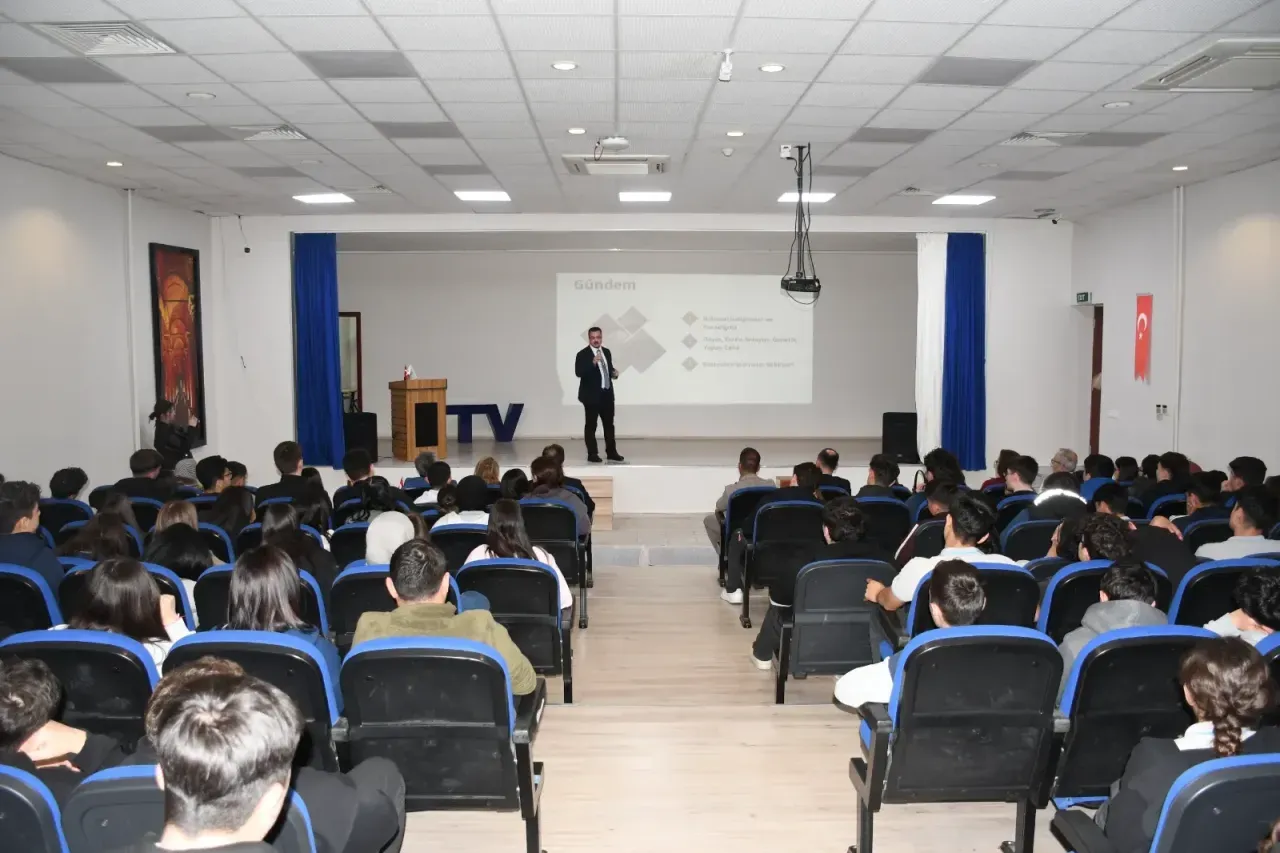Çerkezköy’de öğrencilere ‘bilim’ söyleşisi