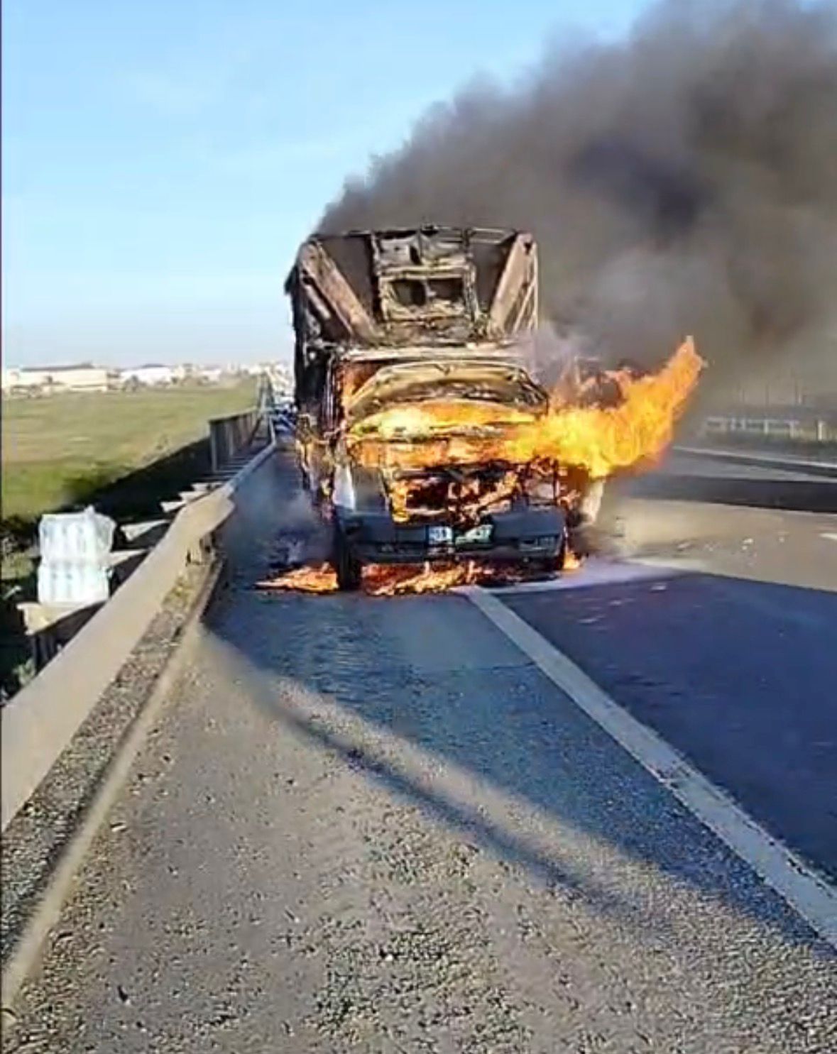 SEYİR HALİNDE ALEV TOPUNA DÖNDÜ